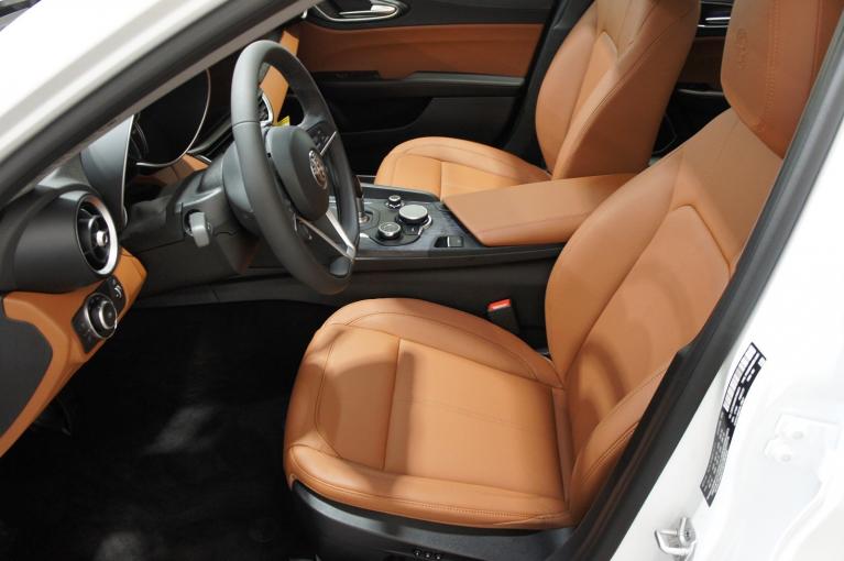 New 2019 Alfa Romeo Giulia Sport for sale $41,590 at AAN Dealer Demo Site in Gurnee IL 60031 2